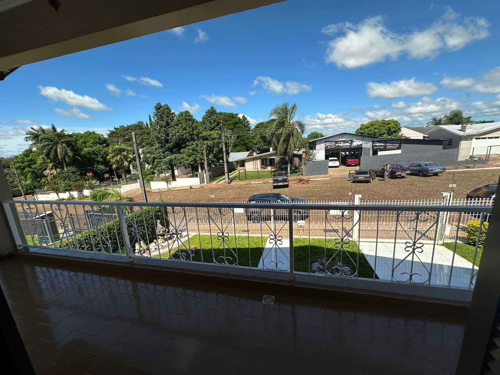foto do imóvel casa-ampla-de-dois-andares