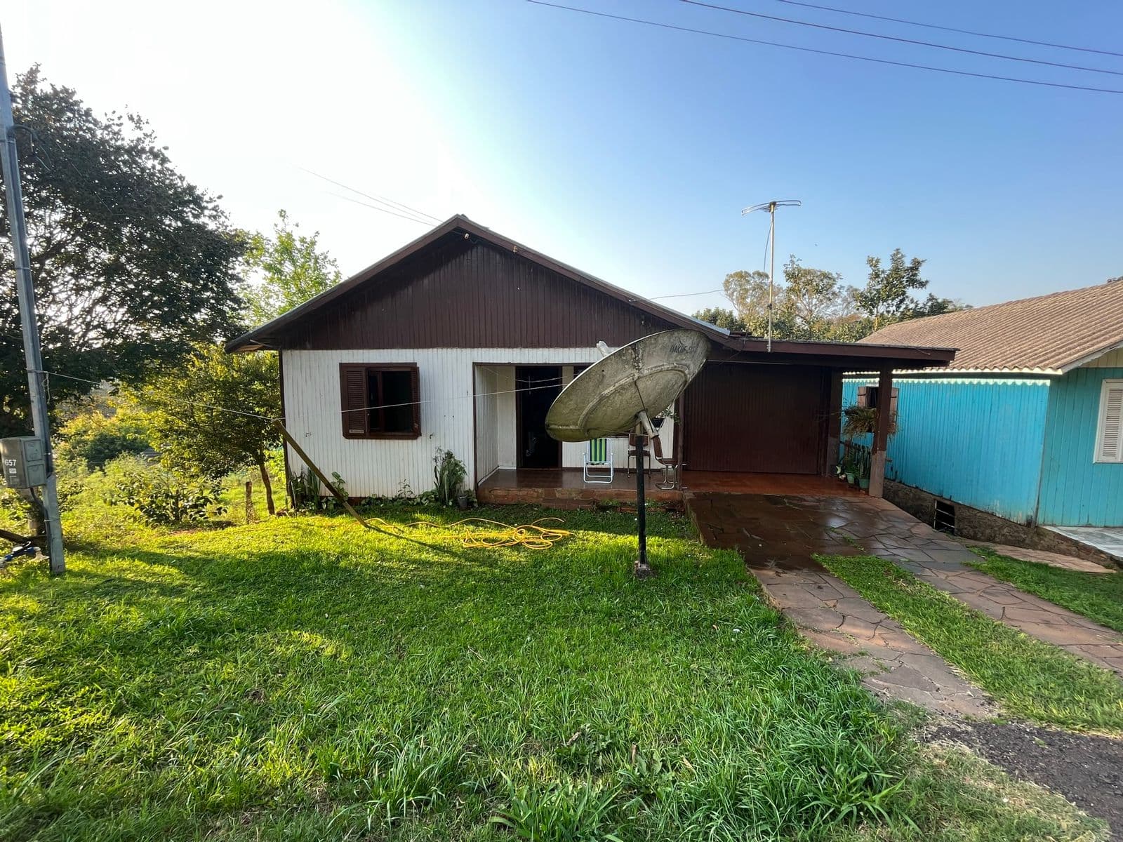 Foto do imóvel TERRENO COM CASA DE MADEIRA 